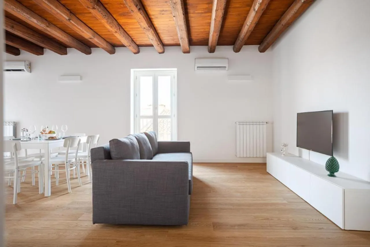 Casa Azzurra - Palazzo Del Buonpastore Palermo 0*,  Italia